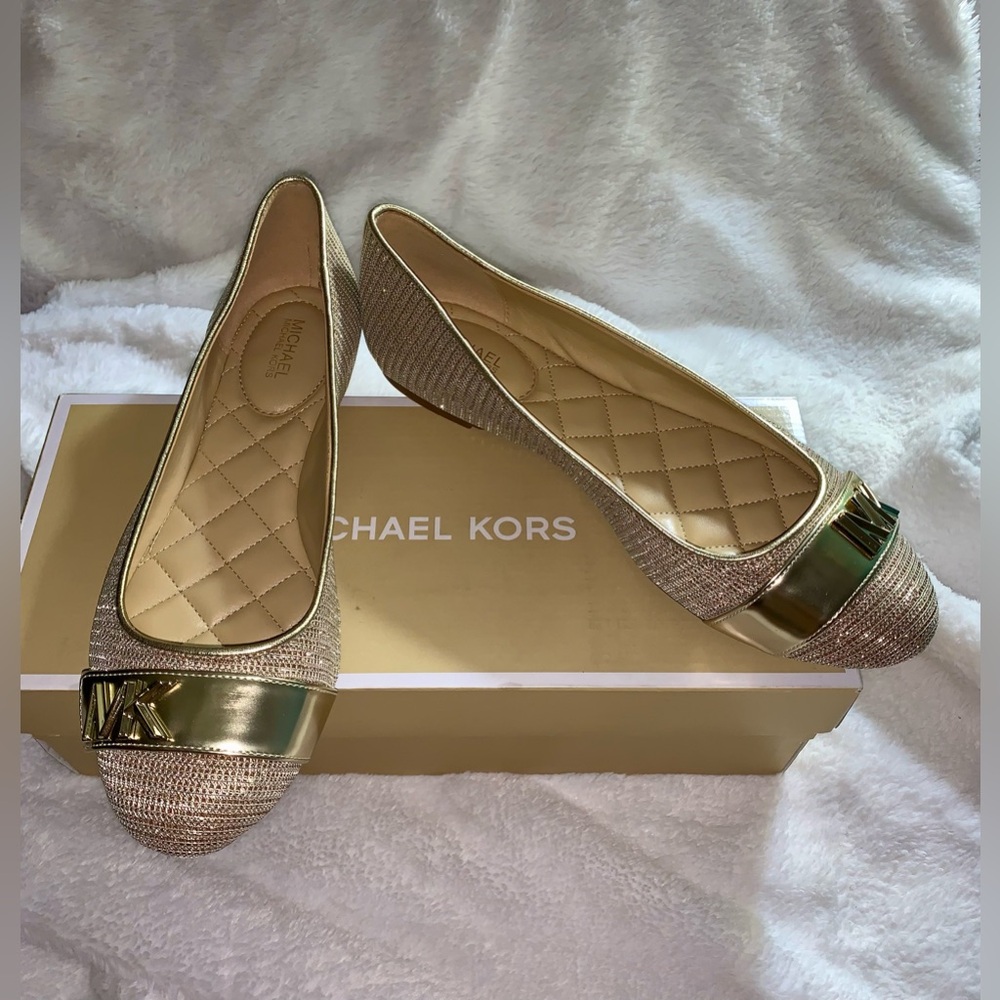 Michael Kors MICHAEL Women's Jilly Round Toe Ballet Flats (8M; Pale Gold)